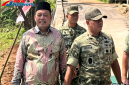 Danyonif Mayor Inf Aditya Danang (Tengah) Sangat Mendampingi Danrem Brigjen TNI Tohir Meresmikan Jembatan 
