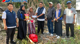Pemkab Melalui Dinsos P3A Kabupaten Sumenep Menyerahkan Bantuan Kepada Korban Kebakaran di Desa Payudan Kecamatan Guluk-guluk, Rabu (15/07/2026)