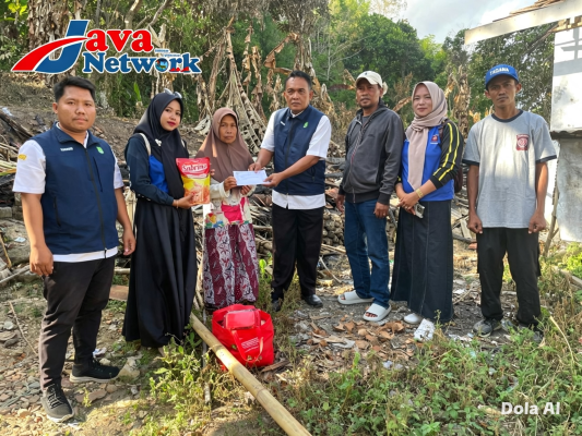 Pemkab Melalui Dinsos P3A Kabupaten Sumenep Menyerahkan Bantuan Kepada Korban Kebakaran di Desa Payudan Kecamatan Guluk-guluk, Rabu (15/07/2026)