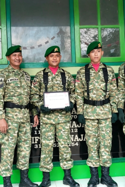 Personel Yonif TP 931/KJ Hadirkan Semangat Kemerdekaan di MI Miftahun Najah Sumenep