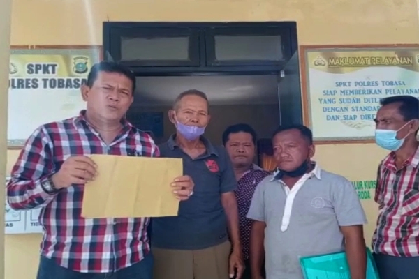 Pengacara Peradi Kabupaten Toba Saat Melaporkan Ke Polres Toba