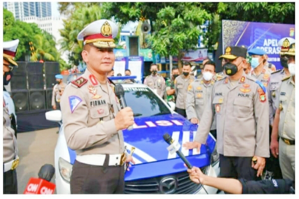Kakorlantas Dan Kapolda Metro Jaya Saat Gelar Apel Pasukan Operasi Patuh Jaya 2022