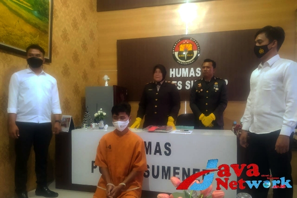 Kasi Humas Polres Sumenep Bersama Kanit Pidum Satreskrim Ipda M. Syirat SH Saat Konfrensi pers