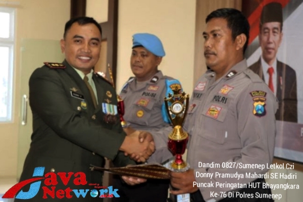 Dandim 0827/Sumenep Saat Menghadiri Puncak Peringatan HUT Bhayangkara Ke-76 Di Mapolres Sumenep