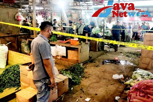 Petugas Melakukan Olah TKP Di Tempat Kejadian Perkara