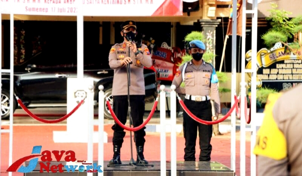 Kapolres Sumenep AKBP Edo Satya Kentriko SH SIK MH Saat Pimpin Apel Perdana Di Halaman Mapolres Sumenep