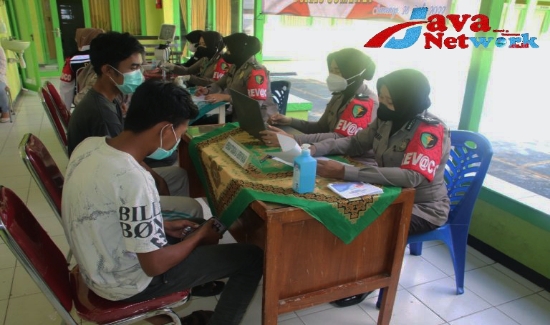 Antusiasme Masyarakat Saat Vaksinasi Gratis Polres Sumenep 