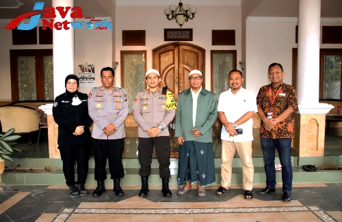 Kapolres Sumenep Saat Bertandang Ke Salah Satu Tokoh Agama