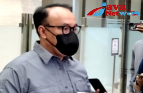 Hasil Tangkapan Layar Saat Kadiv Humas Mabes Polri Irjen Pol Dedi Prasetyo Memberikan Konferensi Pers Sabtu Malam