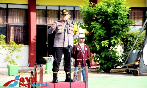 Kapolri Sumenep AKBP Edo Satya Kentriko SH SIK MH Saat Menjadi Pembina Apel Di SMUN 2 Sumenep