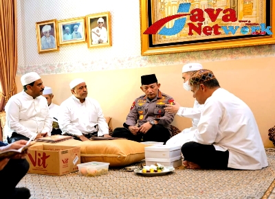 Kapolri Jenderal Pol Drs Listyo Sigit Prabowo MSi Saat Takziah Kerumah Duka Mustasyar PBNU Habib Zen Bin Umar Bin Sumaith