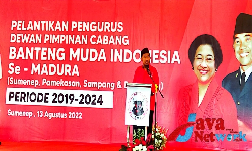 Ketua DPC PDI-P Kabupaten Sumenep Achmad Fauzi SH MH Saat Memberikan Sambutan Pada Pelantikan BMI se-Madura