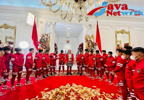 Presiden Jokowi Saat Menerima Tim Nasional U-16 Di Istana Merdeka