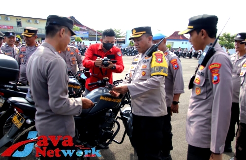 Wakapolres Sumenep Kompol SoekrisTrihartono S.Sos saat Pimpin Gelar Pengecekan Inventaris Bhabinkamtibmas