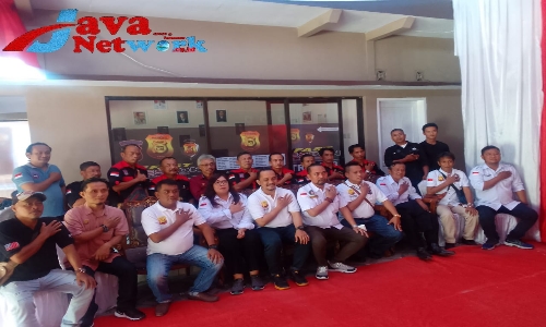 Ketum FRN bersama Pengurus FRN saat Melakukan Baksos