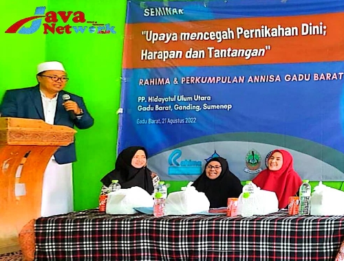 Pengasuh Pondok Pesantren Hidayatul Ulum Gadu Barat KH. Qusyairi Zaini Saat Memberikan Sambutan Saat Menggelar Sosialiasi Upaya Mencegah Pernikahan Dini