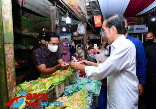 Presiden Jokowi Saat Melakukan Kunjungan Ke Pasar Sidoarjo 
