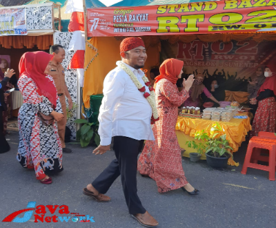 Bupati Sumenep Ra Achmad Fauzi SH MH Bersama Ibu Ketua Tim Penggerak PKK Kabupaten Sumenep Nia Kurnia Fauzi Saat Tinjau Pekan Pesta Rakyat Sumekar Kelurahan Bangselok