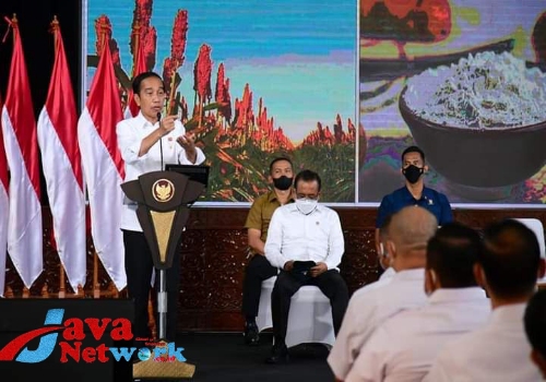 Presiden Jokowi saat Pimpinan Rapat Terbatas