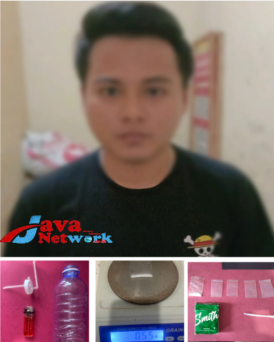Pelaku RZA Beserta Barang Bukti Yang Berhasil di Amankan Petugas Polsek Arjasa
