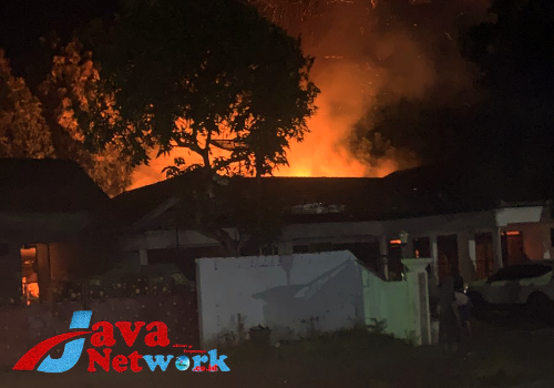 Situasi Kebakaran Dirumah Haji Imam Mahmudi Didesa Lenteng Timur