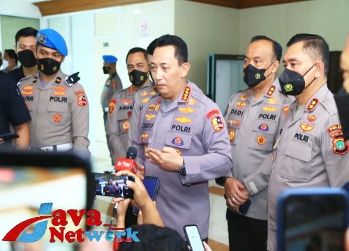 Kapolri Didampingi PJU Mabes Polri Saat Memberikan Konferensi Pers Nya