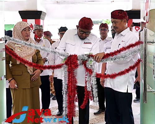 Bupati Sumenep Ra Achmad Fauzi SH MH Saat Meresmikan Kantor Baru PMI Cabang Sumenep
