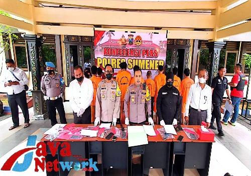 Kapolres Sumenep Saat Konferensi Pers Di Lobby Polres Sumenep