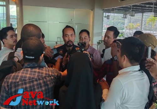 Ketum FRN Agus Flores Saat Dikonfirmasi awak media