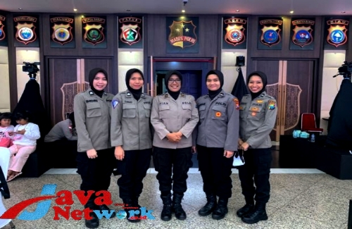 Ke-5 Polwan Polda Jatim Mendapatkan Penghargaan Dari Kapolri Jenderal Pol Drs Listyo Sigit Prabowo MSi