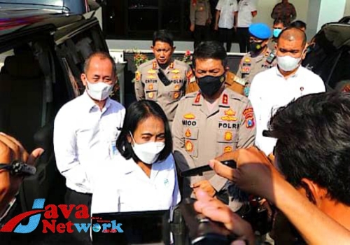 Menteri PPA saat Didampingi Kapolda Jatim Irjen Pol Nico Afinta Di Ponpes Gontor Ponorogo 