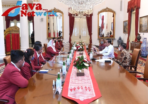 Presiden Jokowi Saat Menerima Kunjungan Dari Pengurus FPTI