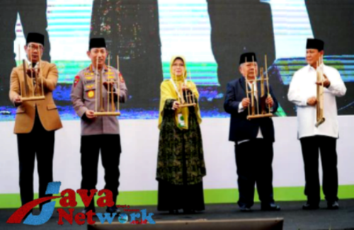 Kapolri dan Menteri Pertahanan Saat Menghadiri Muktamar Persis KE-XVI Di Kota Bandung 