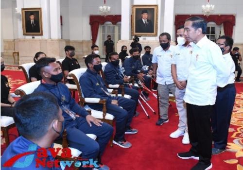 Presiden Jokowi saat Menerima Kontingen Timnas Sepak Bola Amputasi