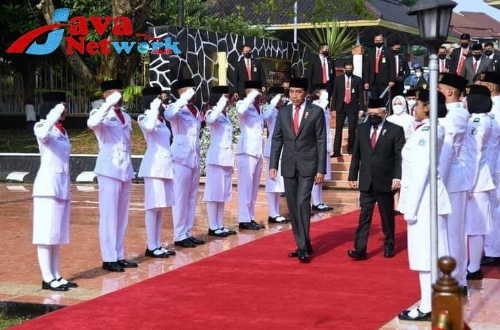 Presiden Dan Wakil Presiden Saat Akan Memimpin Upacara Hari Kesaktian Pancasila Tahun 2022