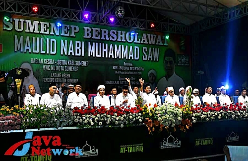 Bupati Sumenep, KH. Zulfa Musthofa, Wakil Bupati Sumenep, Forkopimda serta Pimpinan OPD Di atas Panggung Sumenep Bersholawat