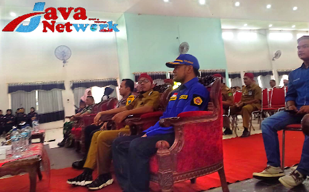 Bupati Sumenep Ra Achmad Fauzi SH MH Saat Bersama Ketua Karang Taruna Kabupaten Sumenep Nurahmat SH 