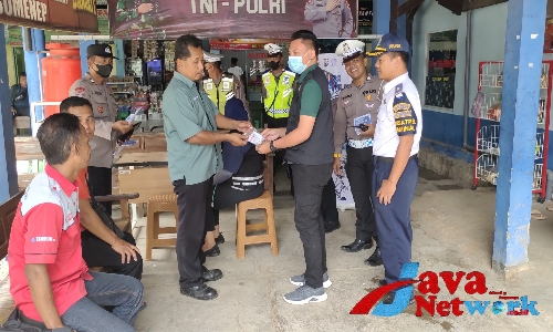 Kasat Lantas Polres Sumenep AKP Lamudji SH Saat Memberikan Sosial Operasi Zebra Semeru Tahun 2022