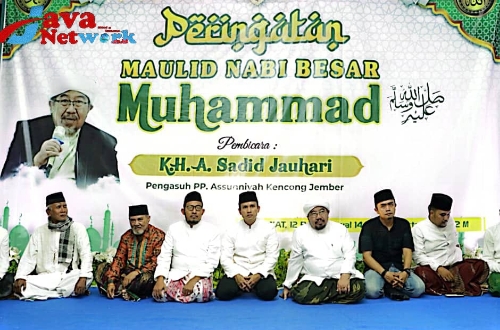 Bupati Sumenep Ra Achmad Fauzi SH MH Bersama KH. A Sadid Jauhari dan Juga Pengurus Takmir Masjid Jamik