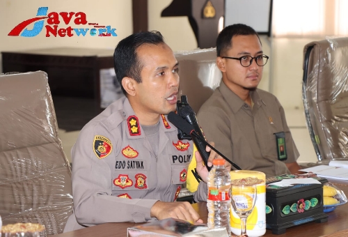 Kapolres dan Ketua PN Sumenep Saat Acara Sosialisasi Aplikasi E-BERPADU