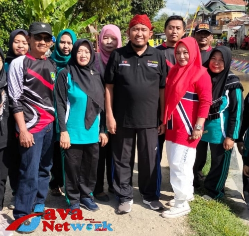Bupati Sumenep Ra Achmad Fauzi Saat Bersama Peserta Lomba Mural Bantaran Kali Marengan