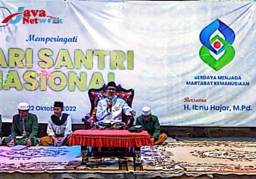 Budayawan Sumenep Ibnu Hajar, M.Pd saat Menjadi Orator Tunggal Di Ponpes Mathali'ul Anwar 