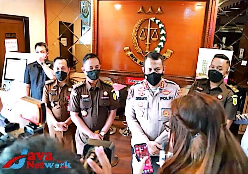 Kabid Humas Polda Jatim Kombes Pol Darminto saat Konferensi Pers 