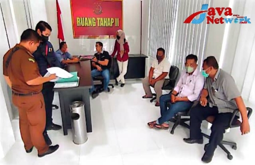Ketiga Tersangka Tipikor Pasar Lenteng Bersama Barang Bukti Dilimpahkan Polres ke Kejari Sumenep