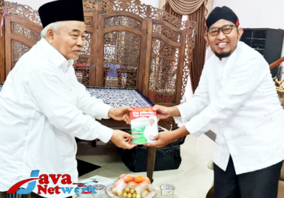 Bupati Sumenep Ra Achmad Fauzi SH MH saat Bersilaturahmi ke KH. Asep Saifuddin Chalim Pengasuh Ponpes Amanatul Ummah Pacet Mojokerto Jawa Timur