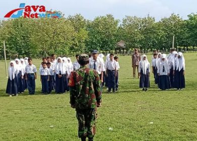 Serka Eko Subiantoro Saat Menjadi Irup Di SMPN 1 Raas