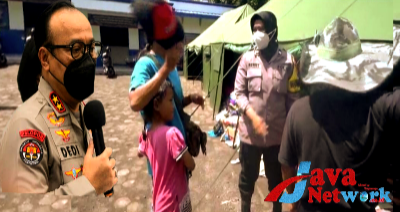 Kadiv Humas Mabes Polri Irjen Pol Dedi Prasetyo Polwan Aiptu Reni Triyani Tetap Melaksanakan Tugasnya