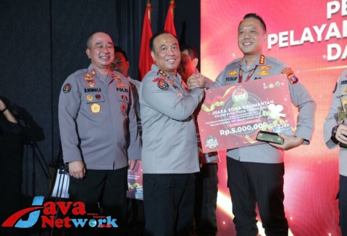 Kadiv Humas Mabes Polri Serahkan Penghargaan Lomba Dalam Rangka HUT Humas Polri ke-71