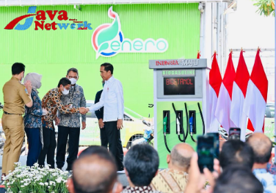 Presiden Jokowi saat meninjau Program Bioetanol Tebu di Mojokerto