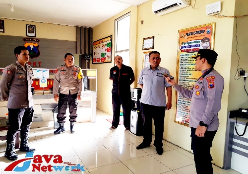 Kapolres Sumenep AKBP Edo Satya Kentriko SH SIK MH Saat Mengecek Ruang Pelayanan SPKT